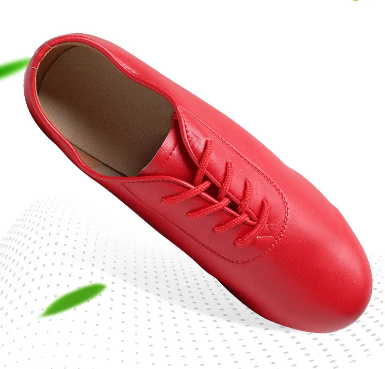 Chaussures de Claquettes unisexe Claude coloris noir ou rouge