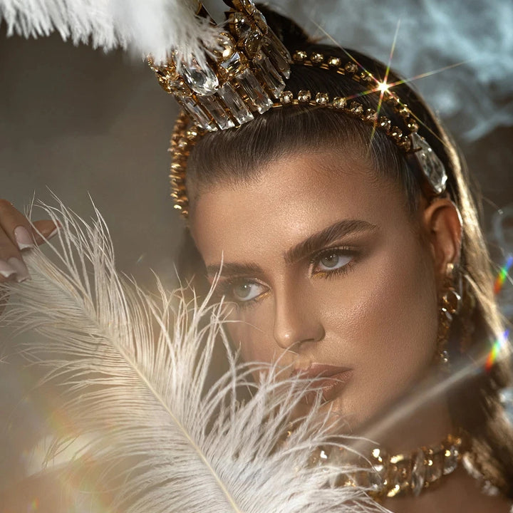 Coiffe Zora strass et plumes blanches