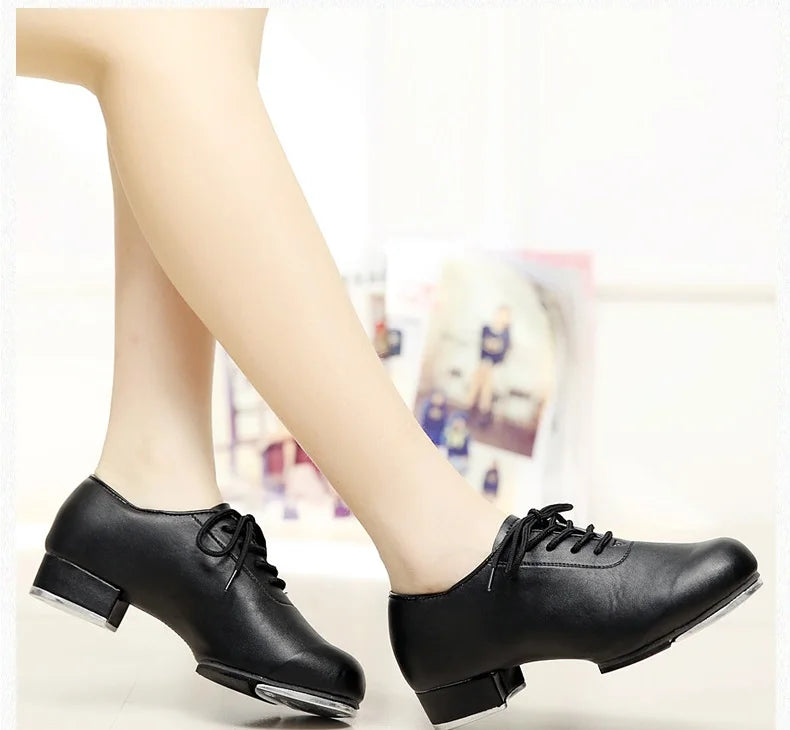 Chaussures de Claquettes unisexe Claude coloris noir ou rouge