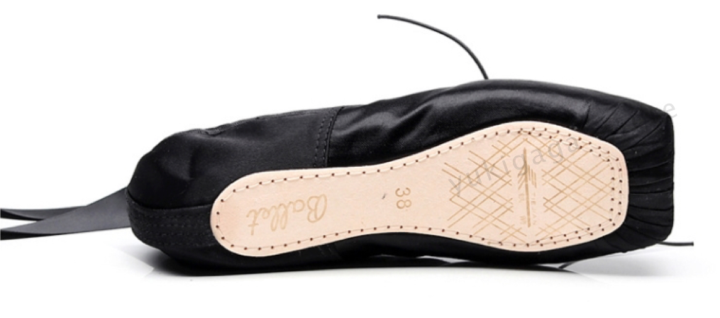 Chaussons de danse Classique / Pointes en satin semelle souple couleur noir vendus avec rubans et coussins - Dance Store