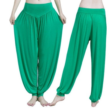 Pantalon large harem resserré aux chevilles